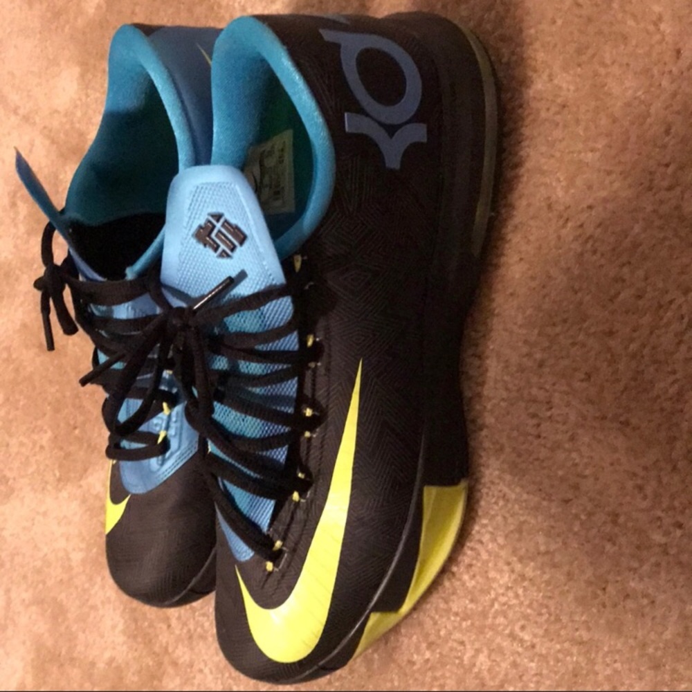 KD 6 Basketball shoe, Barely worn Size 10 Men’s
